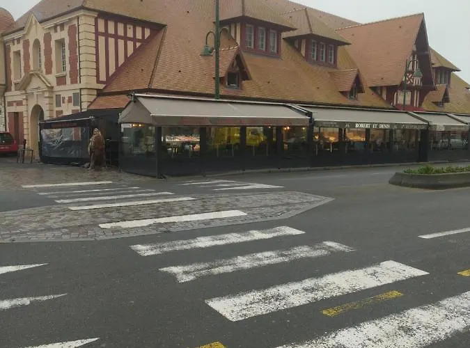 De Charme A Sur Mer. *